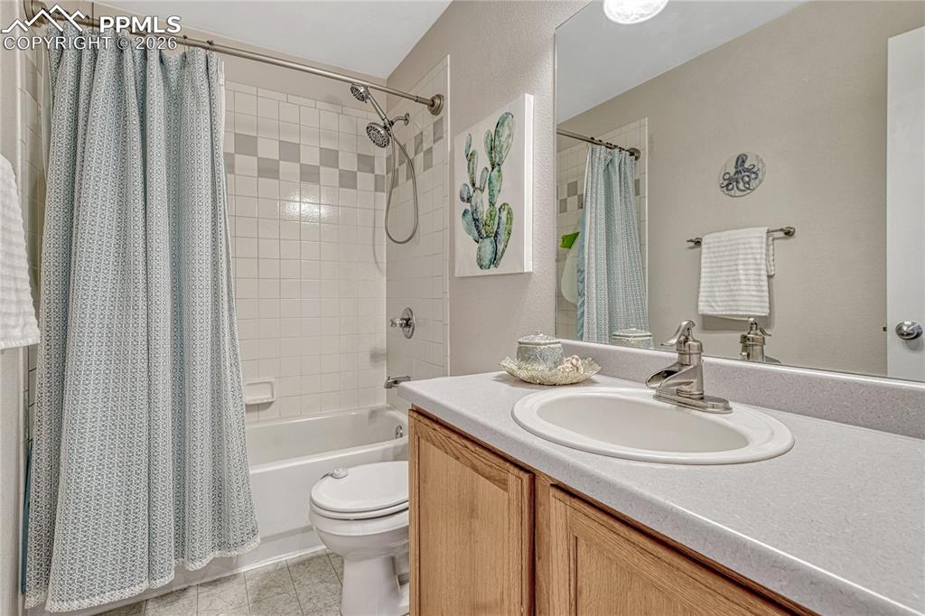 Image 31 of 47: Bathroom