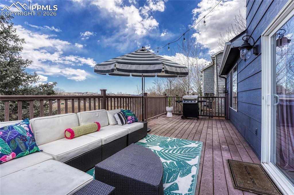 Image 33 of 47: Deck