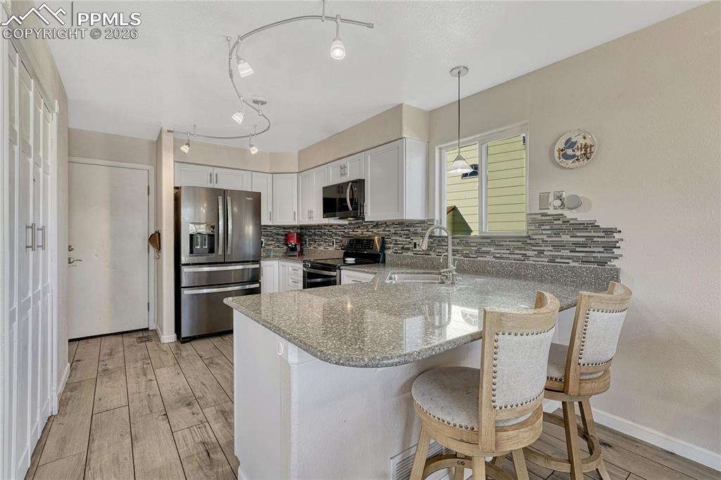 Image 8 of 47: Kitchen