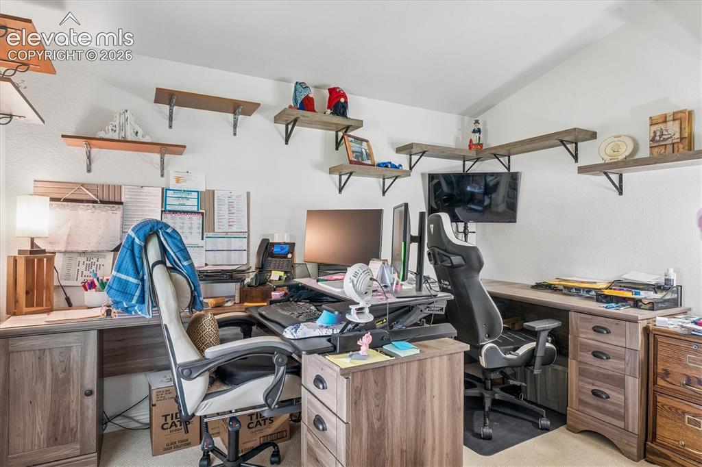 Image 18 of 34: Office