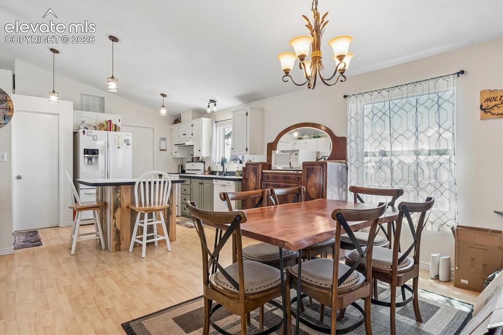 Image 7 of 34: Dining Area
