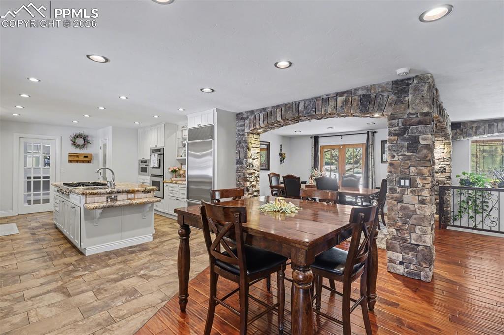 Image 12 of 50: Dining Area