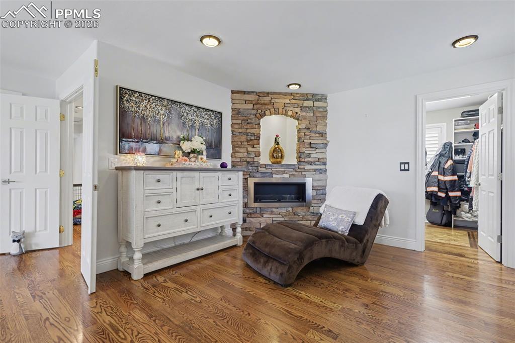 Image 22 of 50: Sitting Room