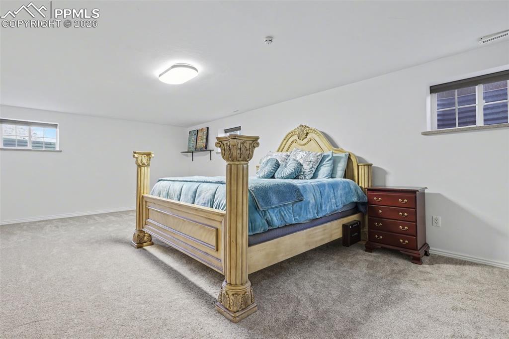 Image 41 of 50: Bedroom