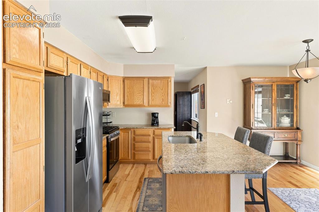Image 10 of 35: Kitchen