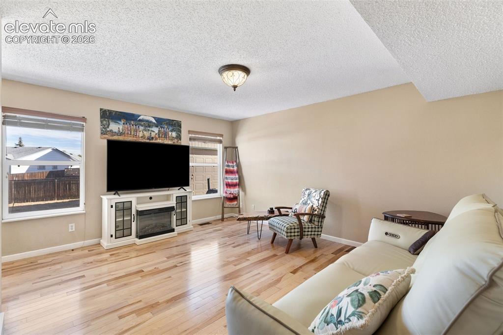Image 14 of 35: Living Room