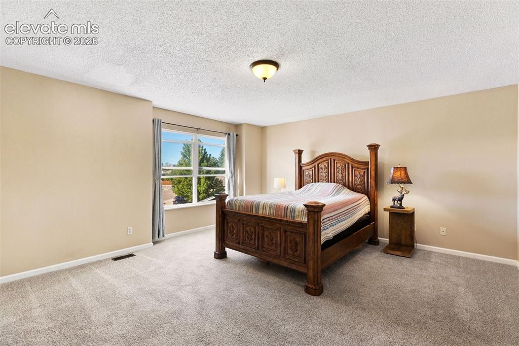 Image 17 of 35: Bedroom