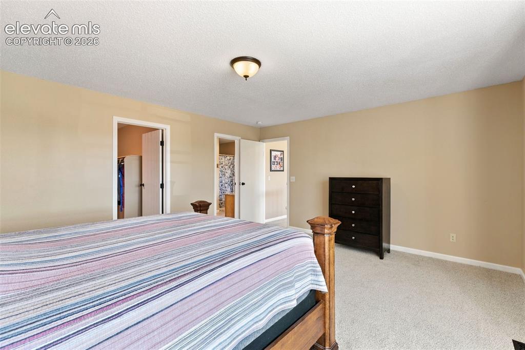 Image 18 of 35: Bedroom
