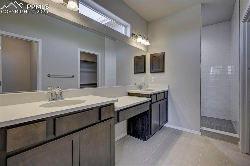 Image 10 of 11: Bathroom