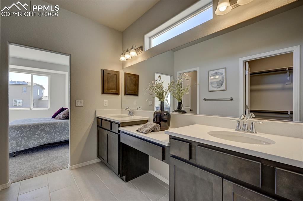 Image 14 of 18: Bathroom