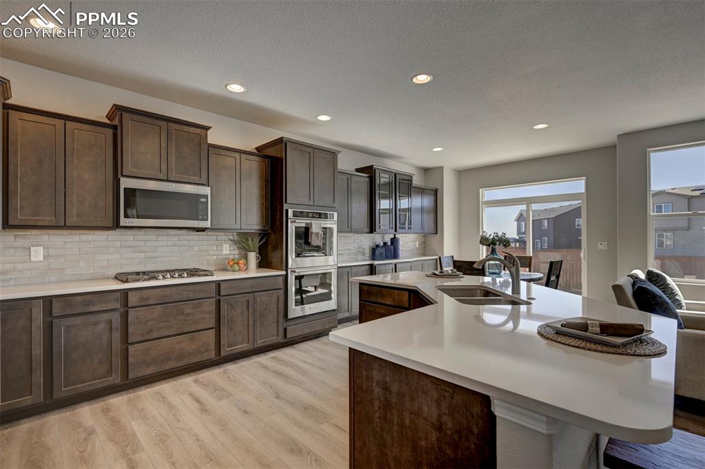 Image 18 of 18: Kitchen