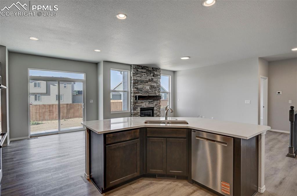 Image 6 of 11: Kitchen