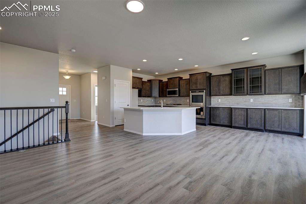 Image 8 of 11: Kitchen