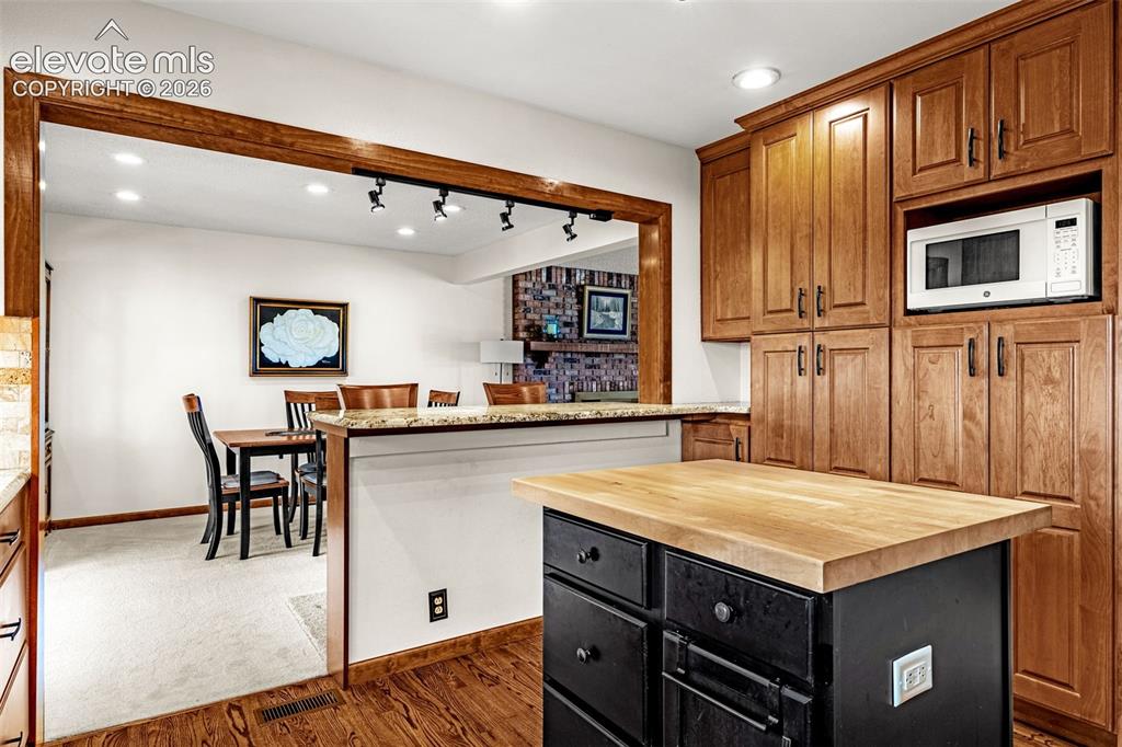 Image 11 of 42: Kitchen
