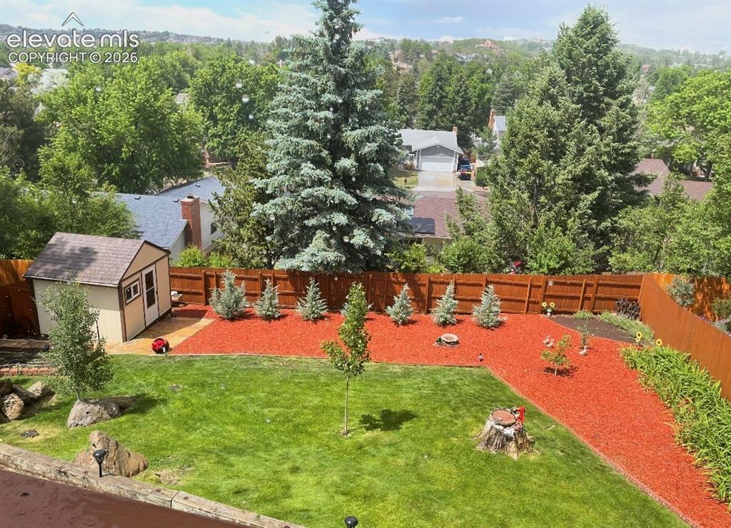 Image 32 of 42: Yard