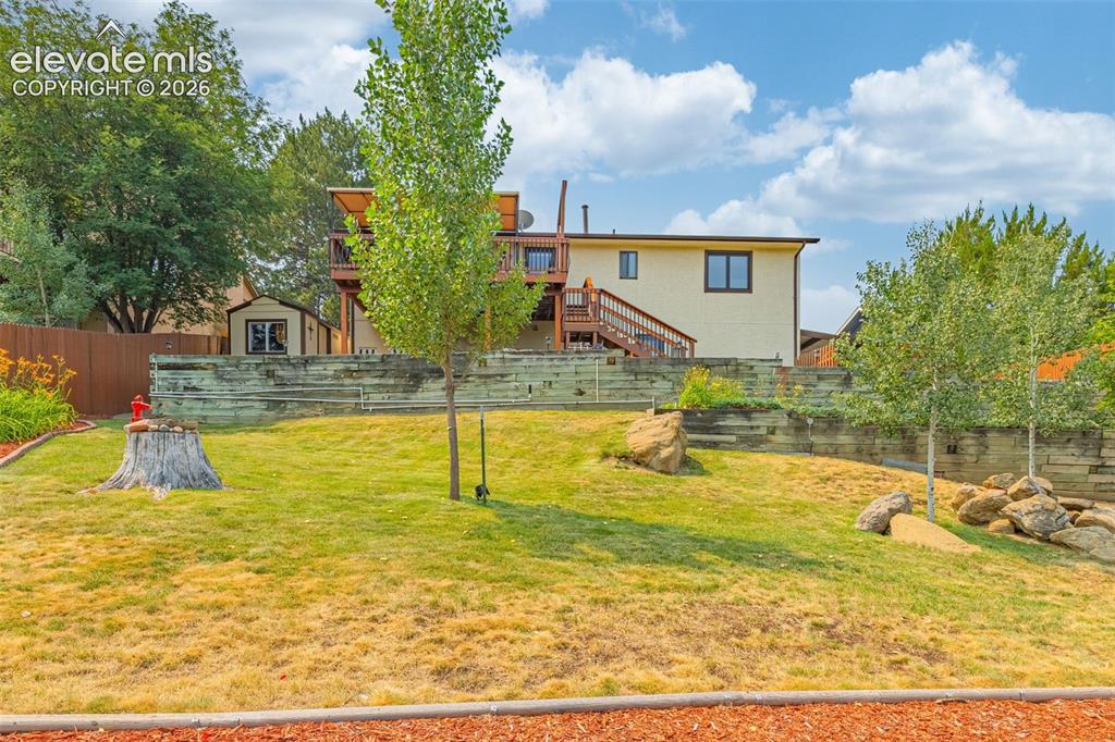Image 33 of 42: Large yard!!
