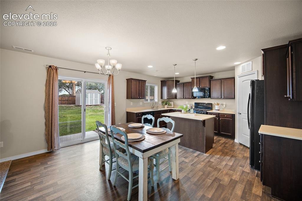 Image 12 of 34: Dining Area