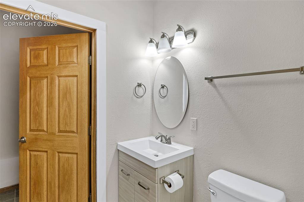 Image 14 of 30: Bathroom