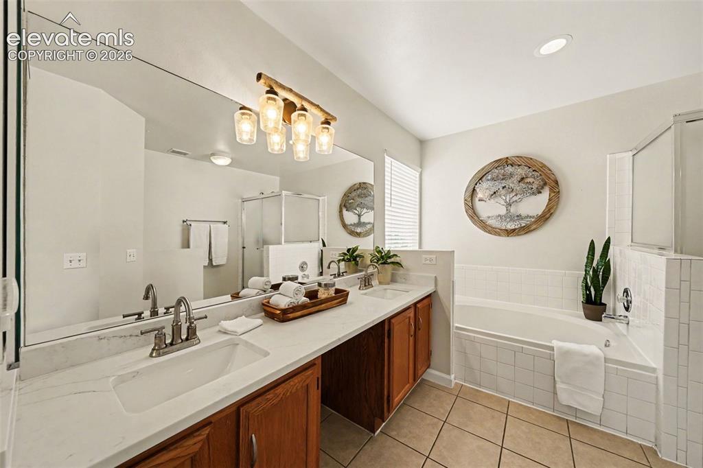 Image 11 of 25: Bathroom