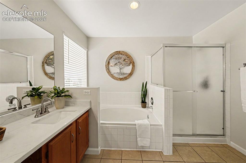 Image 12 of 25: Bathroom