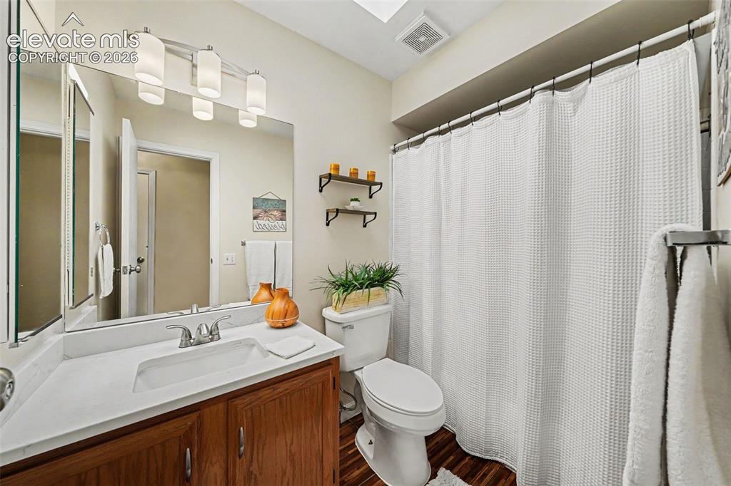 Image 15 of 25: Bathroom