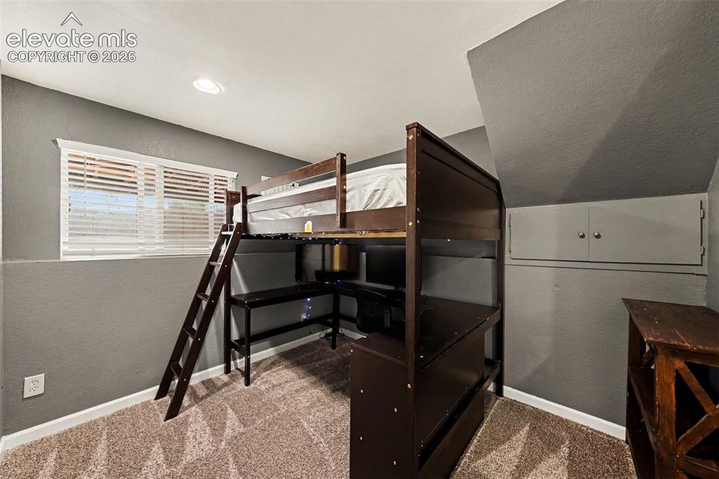 Image 16 of 25: Bedroom