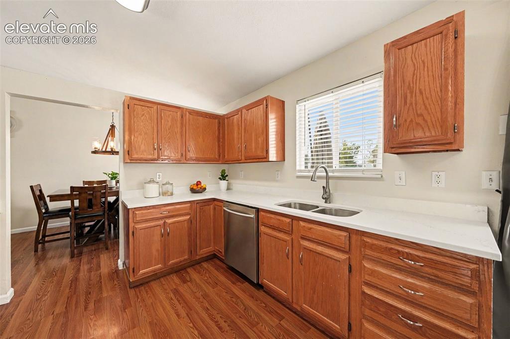 Image 3 of 25: Kitchen