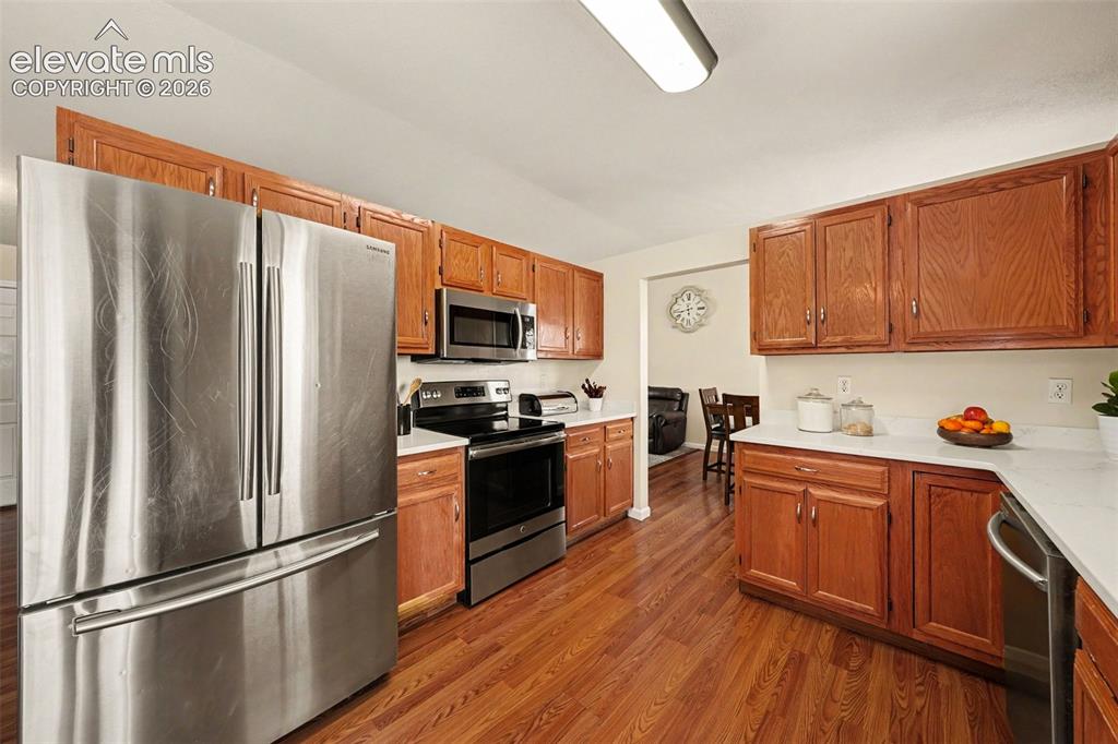 Image 4 of 25: Kitchen