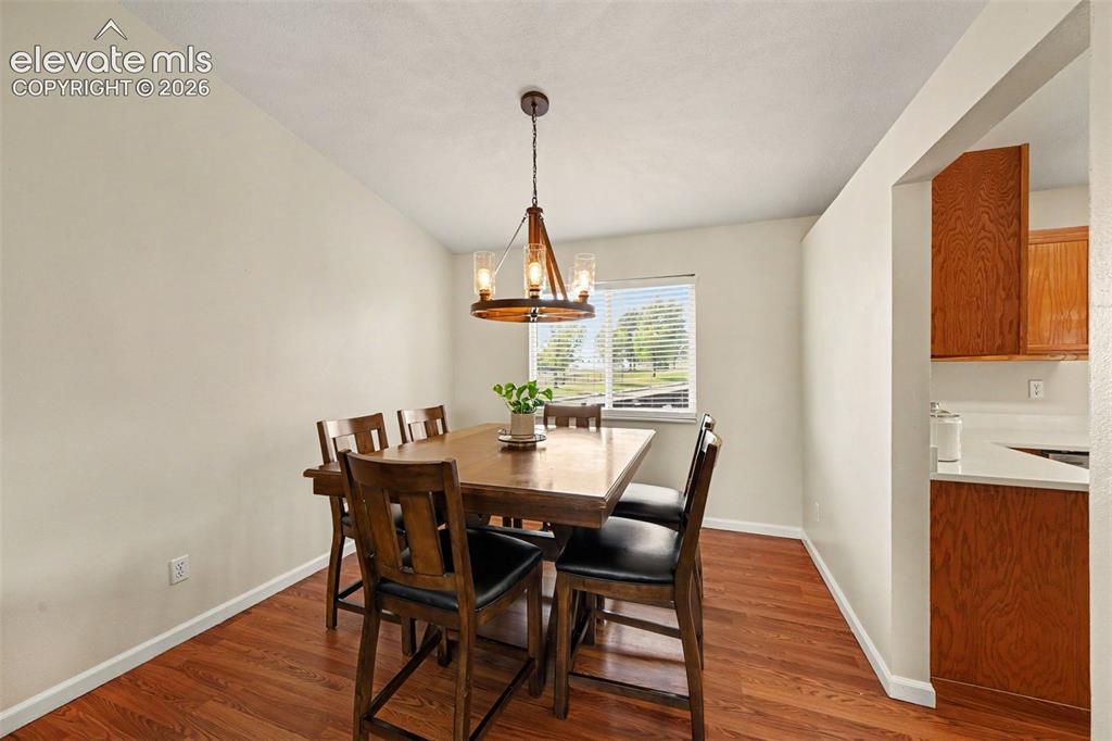 Image 5 of 25: Dining Area