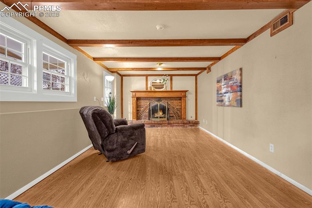 Image 11 of 36: Sitting Room