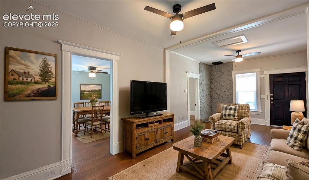 Image 5 of 27: Living Room