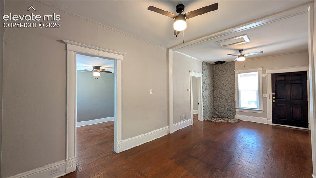 Image 6 of 27: Entry