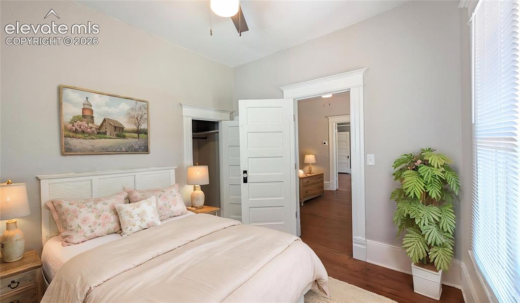 Image 8 of 27: Bedroom