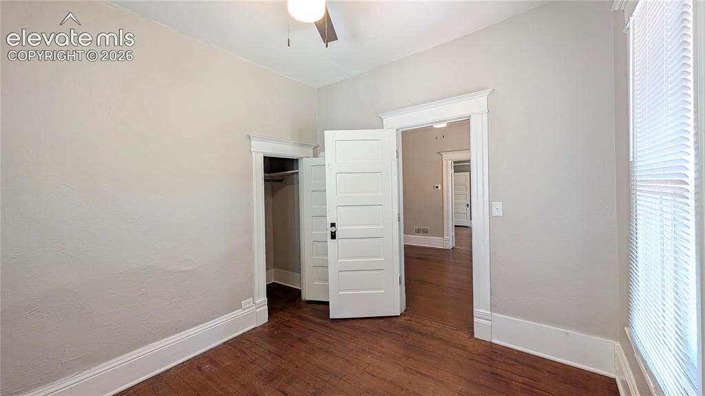 Image 9 of 27: Bedroom