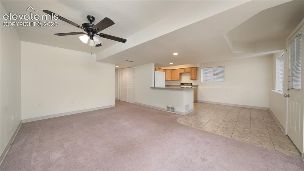 Image 2 of 10: Living Room
