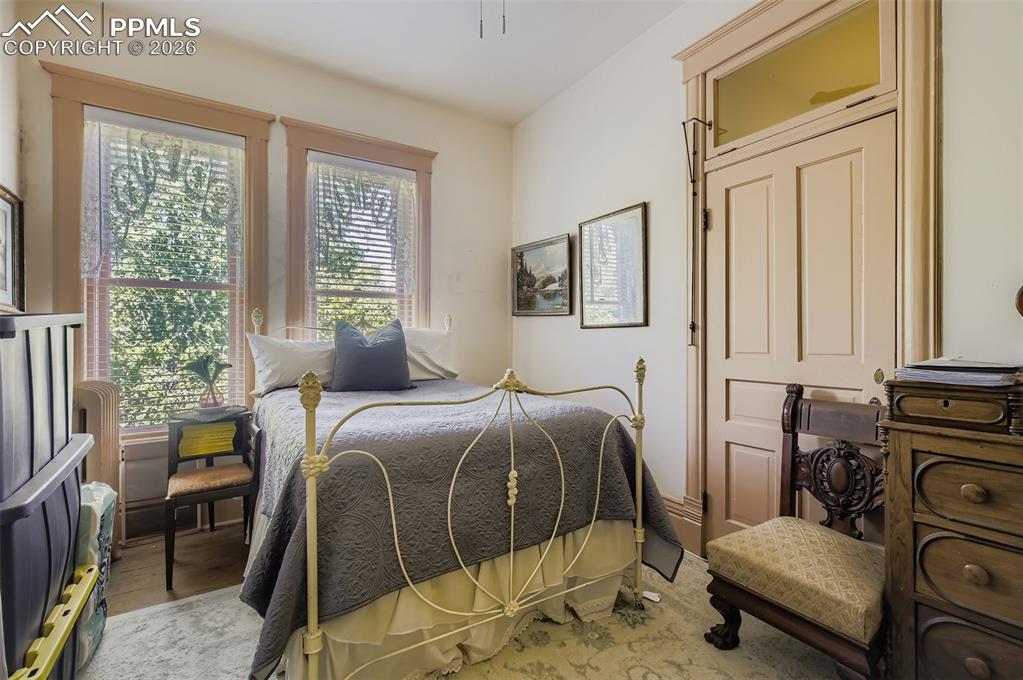 Image 13 of 50: Bedroom