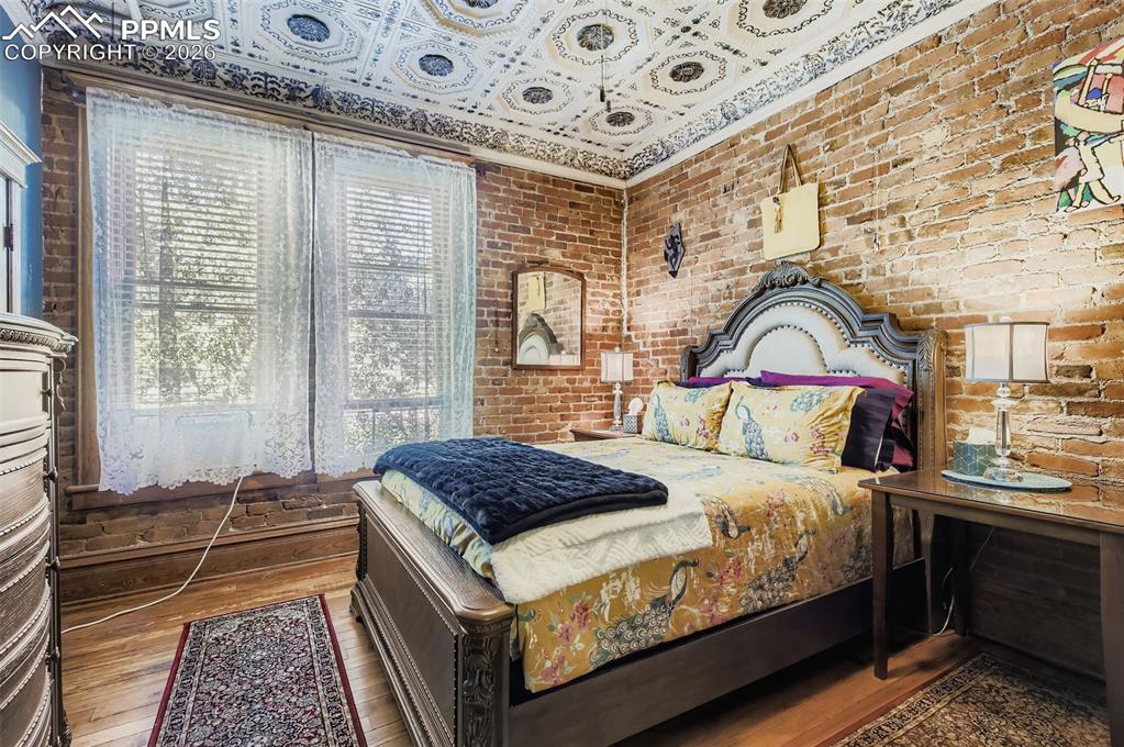 Image 25 of 50: Bedroom