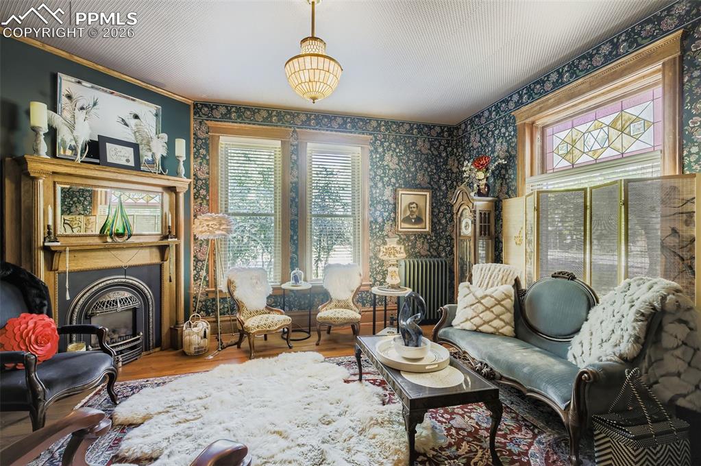 Image 27 of 50: Sitting Room