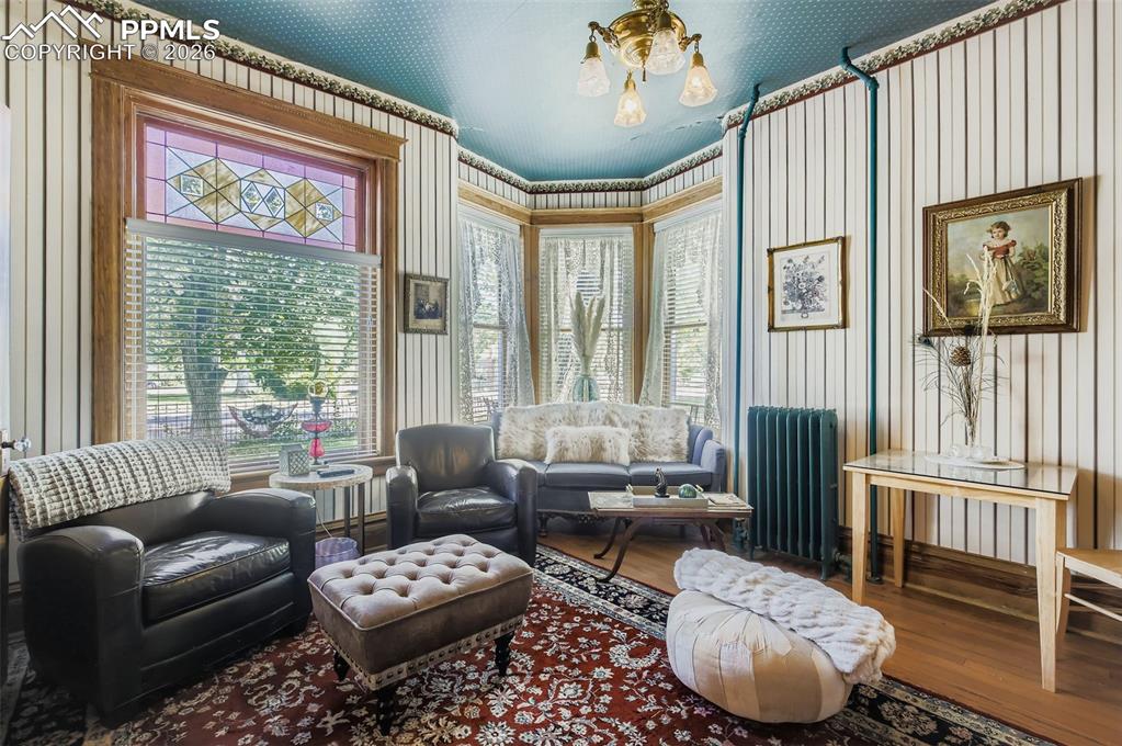 Image 30 of 50: Sitting Room