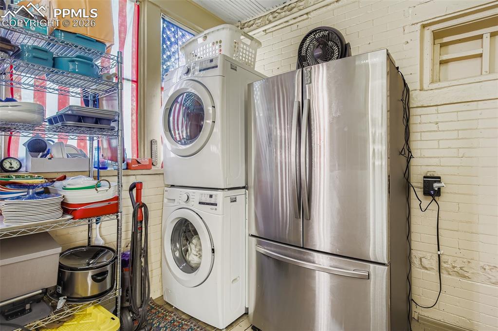 Image 33 of 50: Laundry