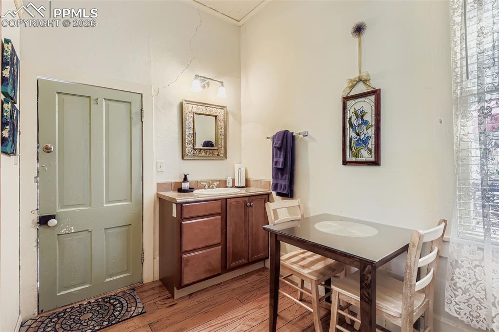 Image 36 of 50: Dining Area