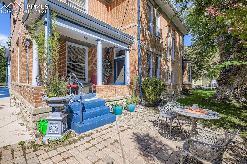 Image 45 of 50: Patio