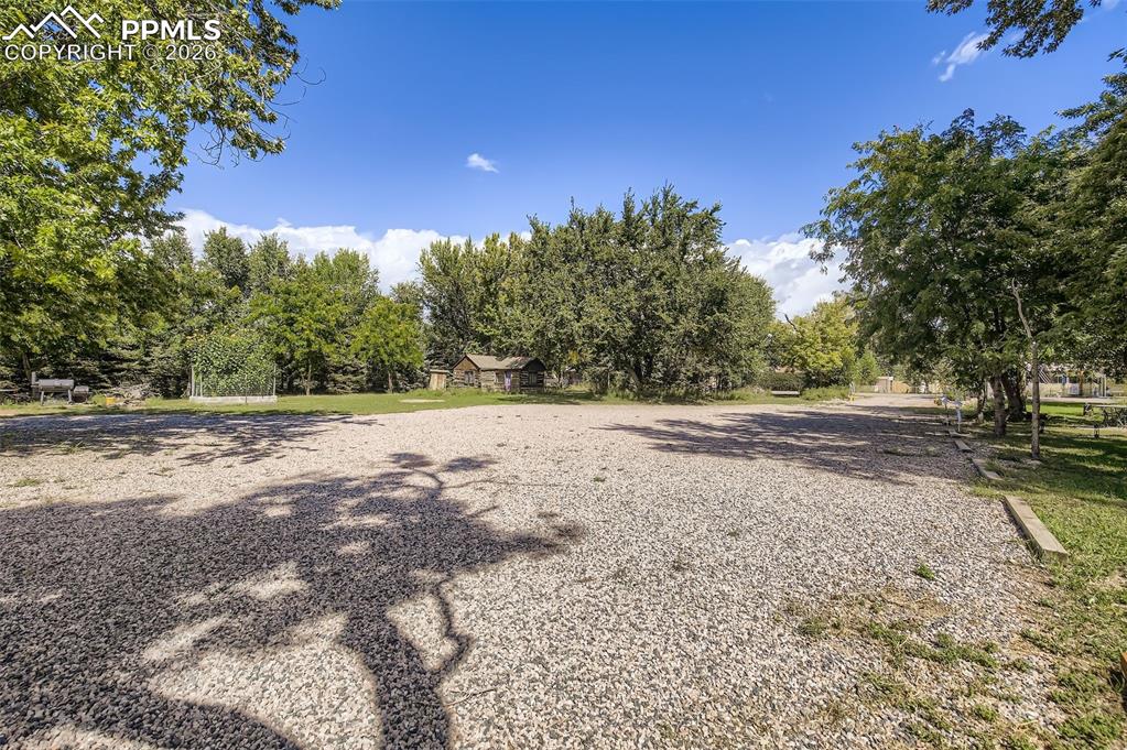 Image 49 of 50: Yard