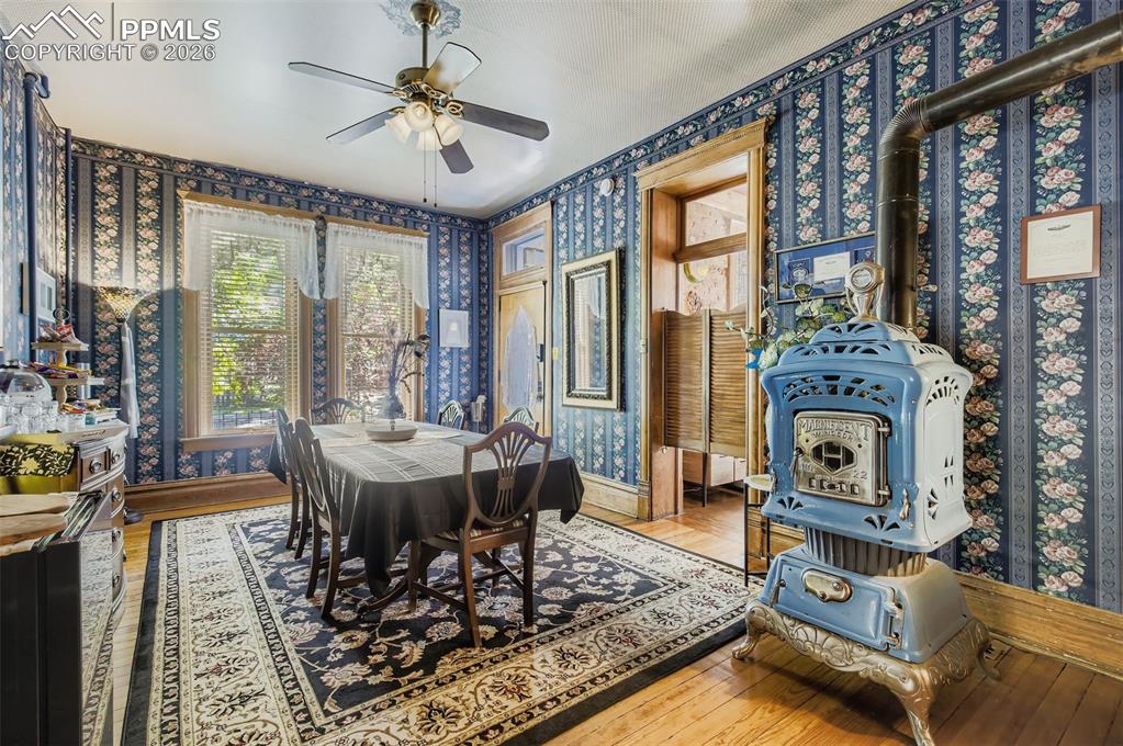 Image 7 of 50: Dining Area