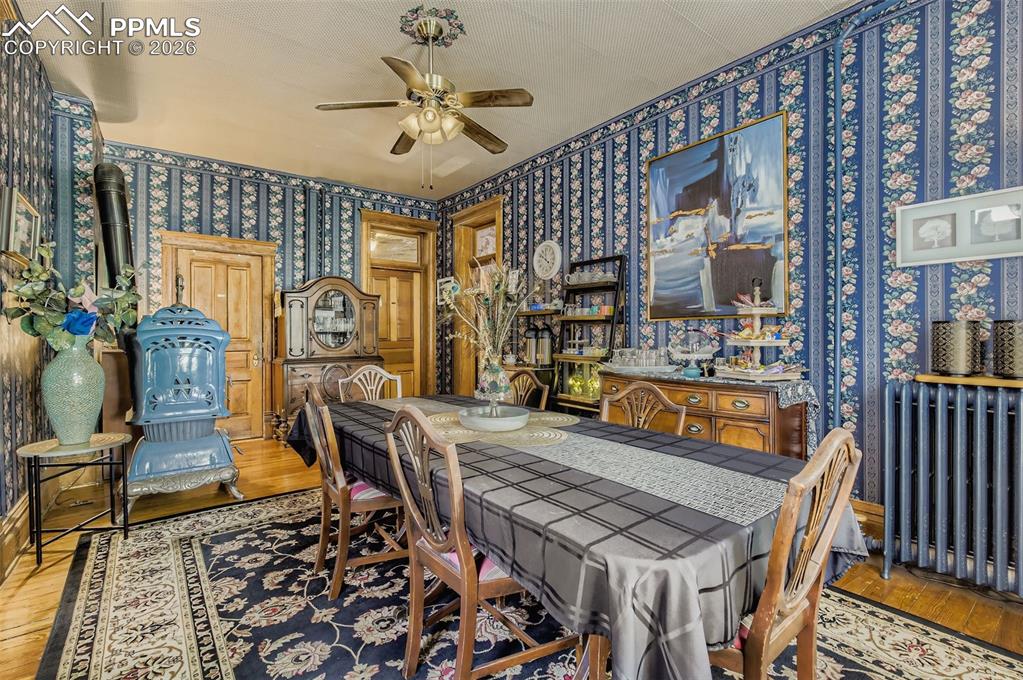 Image 8 of 50: Dining Area