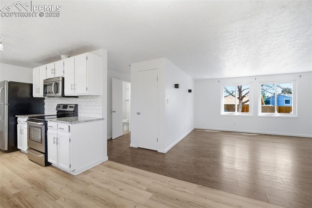 Image 10 of 27: Kitchen