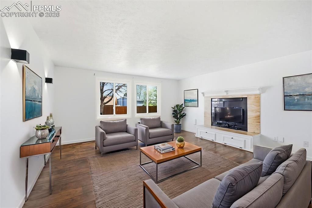 Image 11 of 27: Living Room