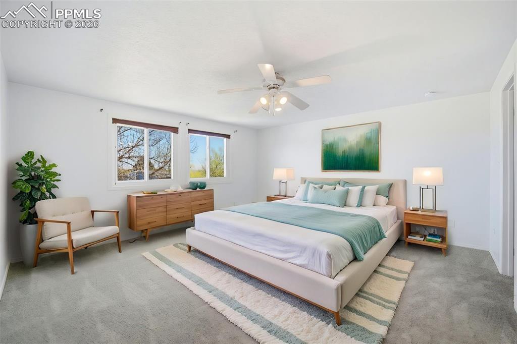 Image 15 of 27: Bedroom