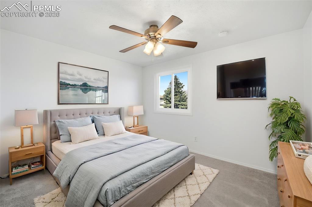 Image 20 of 27: Bedroom