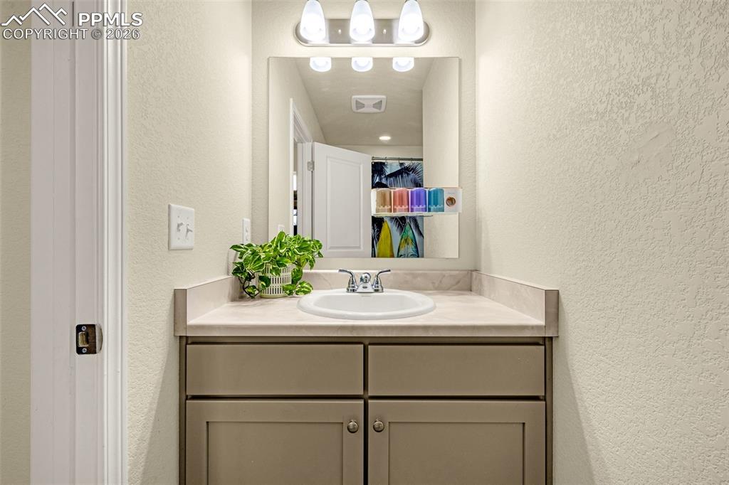 Image 25 of 33: Sink with plenty of counter space